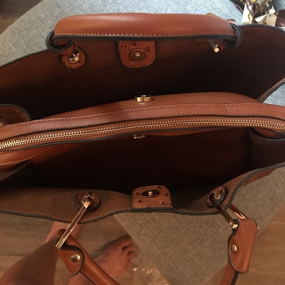 Faux Python Leather Handbag. Brand new! This can be worn casual or dressy! - Picture 5 of 10